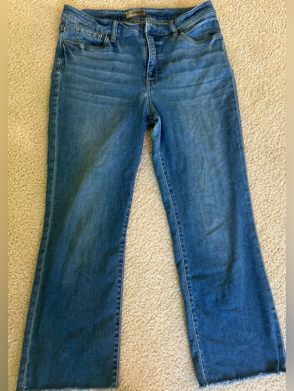 Kut from the Kloth women’s Kelsey Fab Ankle Flare Cropped medium blue Jeans 10